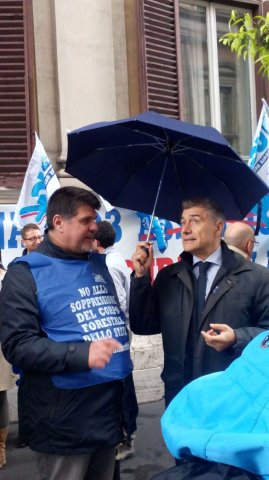 sit-in28042015